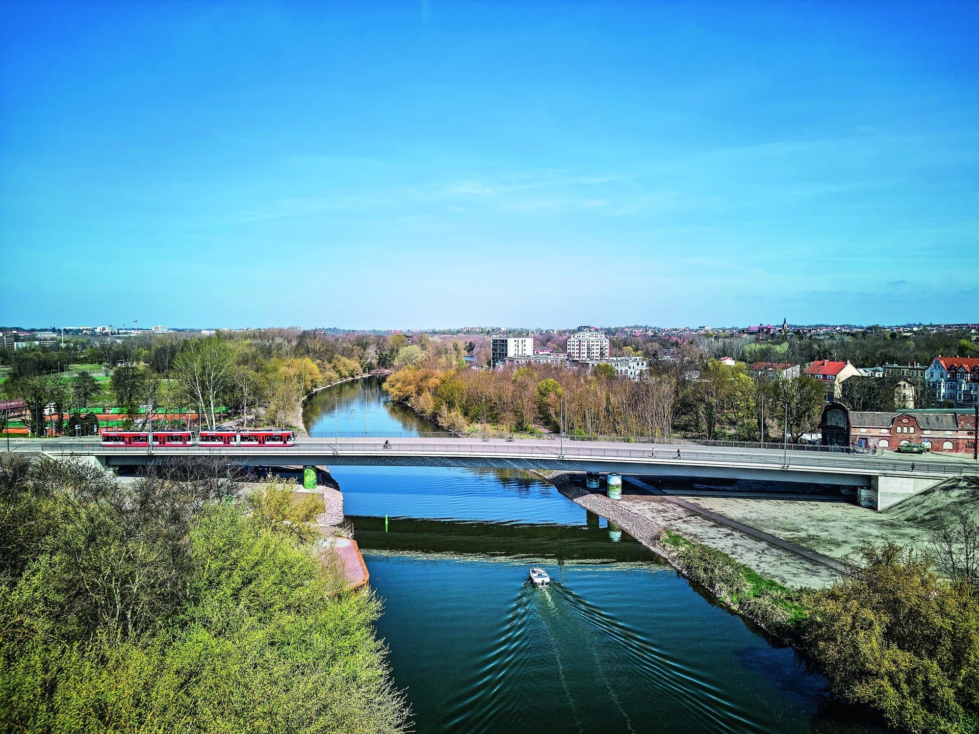 Elisabethsaale mit fertiggestellter Brücke