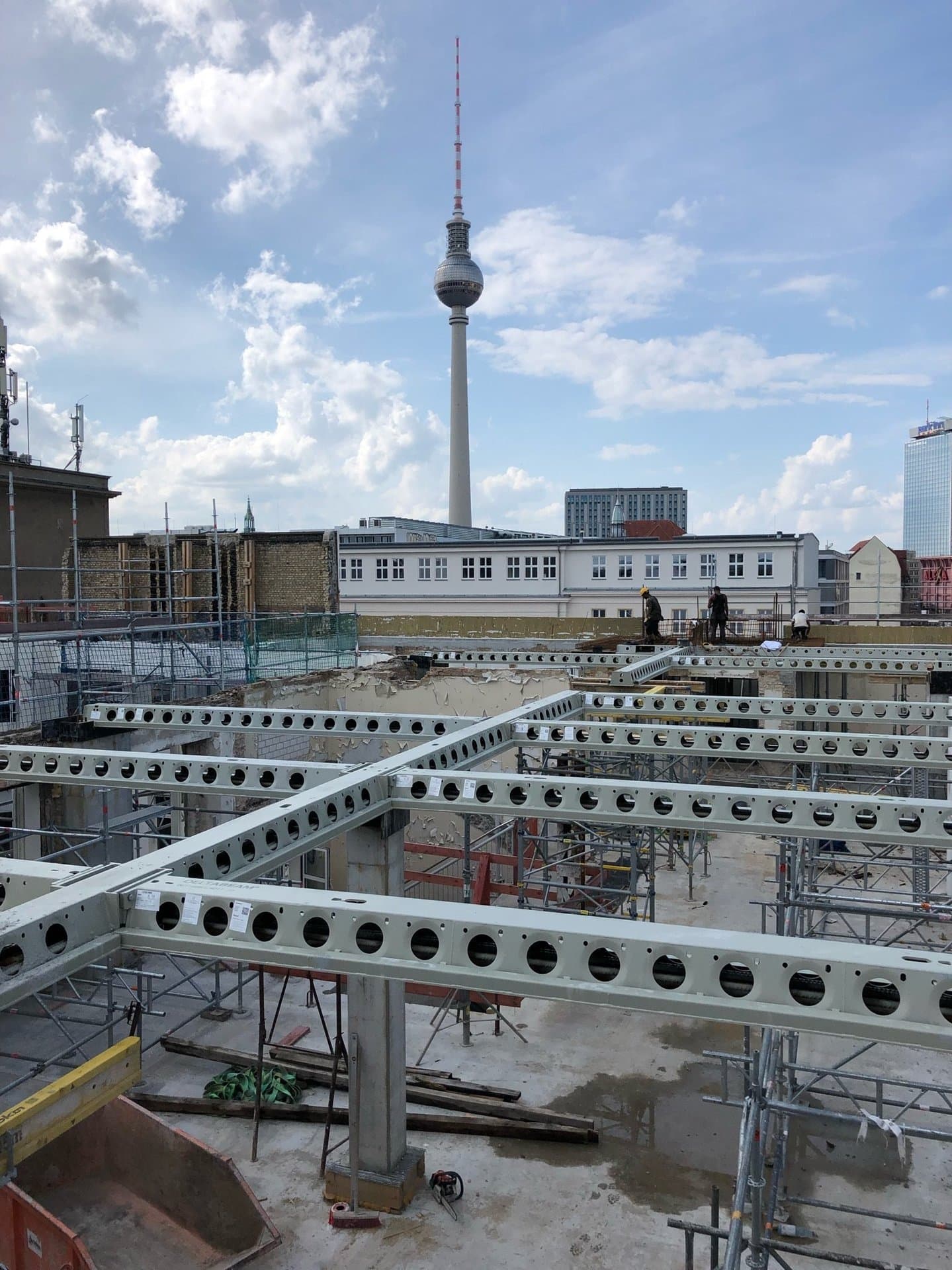 Gewichtsoptimierte Aufstockung im Bauzustand
