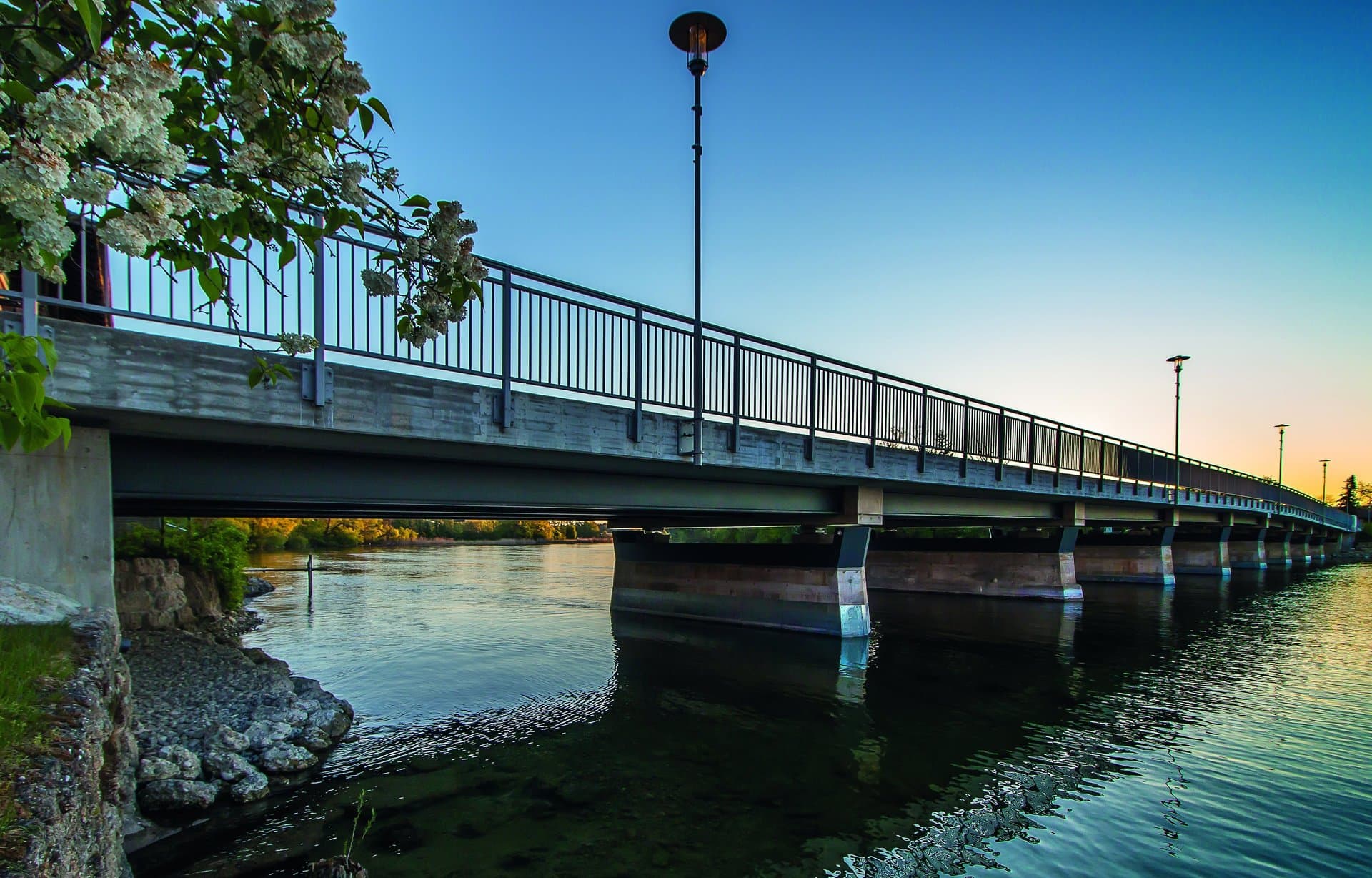 Blick auf die Alzbrücke von Südwesten