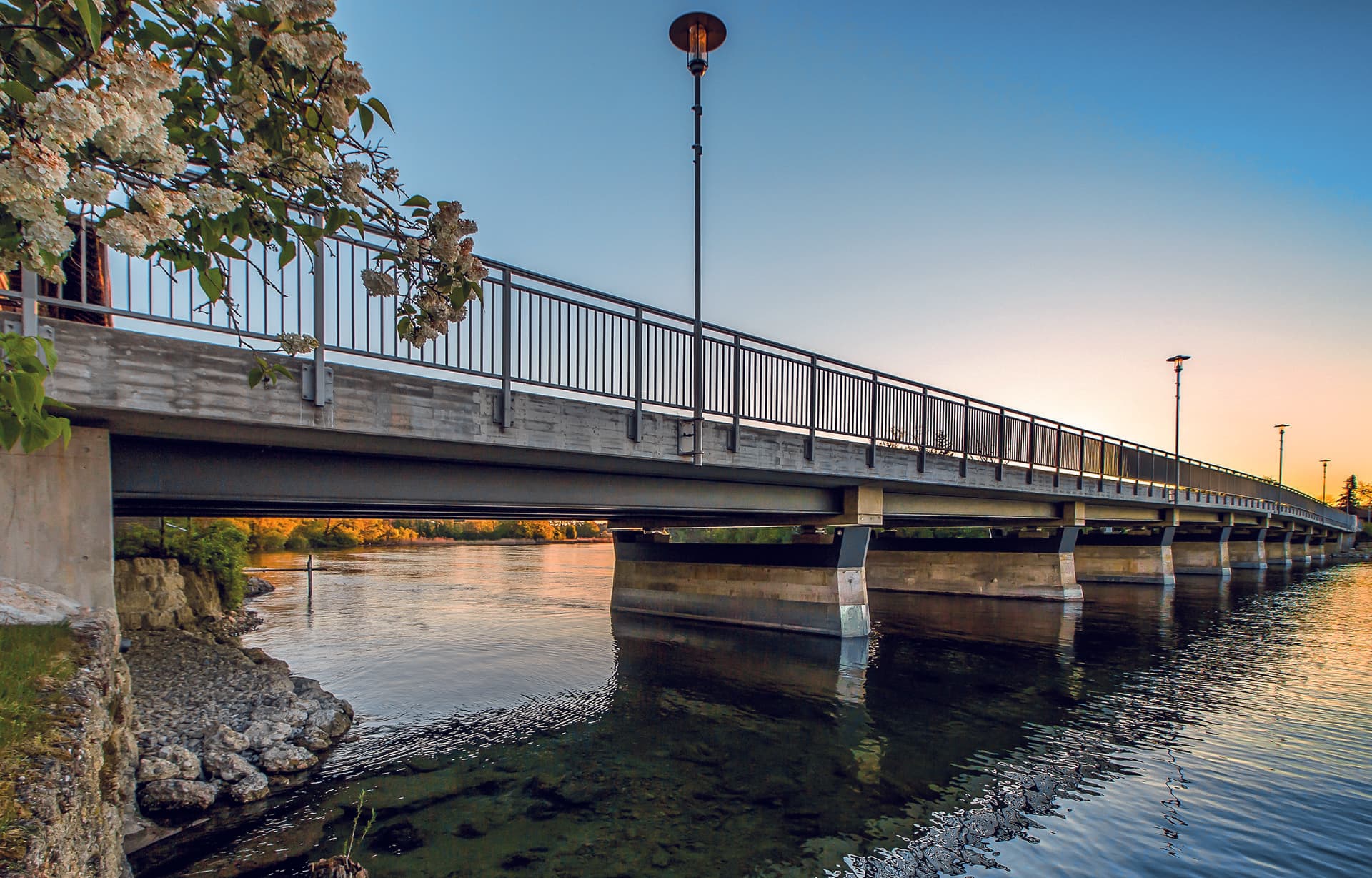 Blick auf die Alzbrücke von Südwesten (© WTM Engineers / Markus Lederwascher)